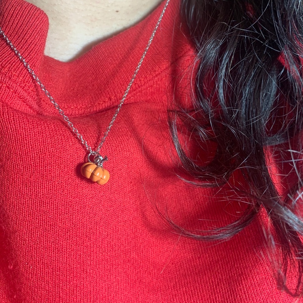 𝓃ℯ𝓌 ★ SILVER PUMPKIN NECKLACE